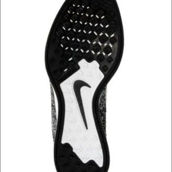 Nike Flyknit Racer Oreo 2 526628-012 US 6 Womens - Picture 7 of 14